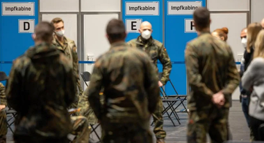Armata germană, prima instituţie din Germania care vrea să impună vaccinarea obligatorie împotriva covid-19; soţul lui Merkel, Joachim Sauer, deplânge ”lenea” nevaccinaţilor