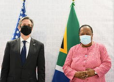 SUA salută ”transparenţa” Africii de Sud, care a dezvăluit existenţa variantei omicron a SARS-CoV-2, după ce Pretoria afirmă că se simte ”pedepsită” şi tratată nedrept şi denunţă tratarea sud-africanilor ca nişte personae non gratae