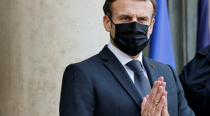 Emmanuel Macron anunţă că s-a vaccinat cu o doză ”booster” împotriva covid-19 şi împotriva gripei; Brigitte Macron s-a vaccinat cu rapelul unui vaccin antigripal