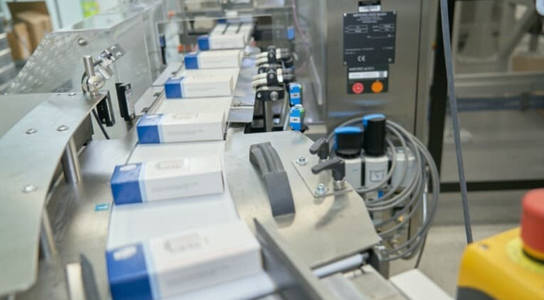 Alianţa Pfizer-BioNTech se lansează în producerea unei doze specifice ”booster” de vaccin împotriva variantei omicron a SARS-CoV-2, la fel ca laboratoarele farmaceutice concurente