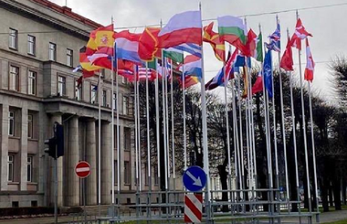 NATO supraveghează mobilizarea rusă şi dezbate planuri de urgenţă la Riga, după multiplicarea unor temeri privind o invazie a Ucrainei