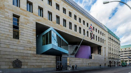 Un britanic suspectat de spionaj în favoarea Rusiei, paznic la Ambasada Marii Britanii la Berlin, David S., riscă extrădarea în regat