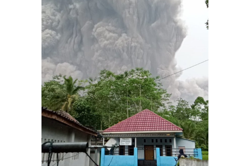Indonezia - Cel puţin 13 morţi şi zeci de răniţi, după ce vulcanul Semeru a erupt