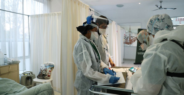 Africa de Sud vrea să accelereze vaccinarea împotriva covid-19; varanta omicron a SARS-CoV-2, principalul vector al unui val de contaminări