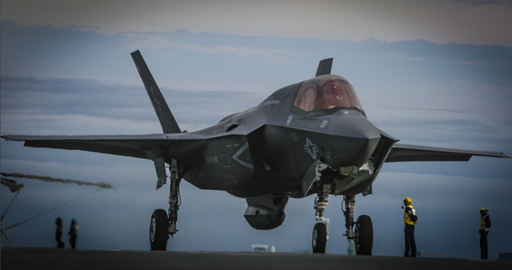 Un avion britanic de tip F-35B căzut în Mediterana de la bordul portavionului HMS Queen Elizabeth, recuperat cu succes, anunţă Londra şi NATO; accidentul provocat de un capac din plastic lăsat pe o intrare pentru aer la motor