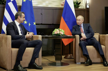 Rusia ”are dreptul să-şi apere securitatea”, apreciază Putin, într-o conferinţă cu premierul grec Kyriakos Mitsotakis, la Soci, după summitul virtual cu Biden privind Ucraina, susţinută de NATO