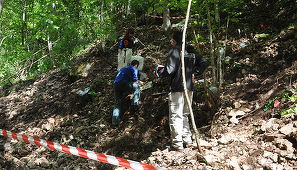 Victime ale genocidului de la Srebreniţa, găsite într-o groapă comună, la Kalinovik, în sudul Bosniei-Herţegovina