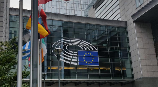 Eliminarea roamingului în UE, prelungită până în 2032, în urma unui acord între Cei 27 şi Parlamentul European