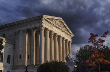 Curtea Supremă a SUA autorizează tribunalele federale să intervină împotrva controversatei legi a avortului din Texas, fără să o suspende