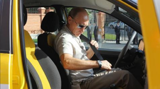 Vladimir Putin dezvăluie, în filmul documentar ”Rusia, istoria recentă”, că a fost şofer de taxi la căderea URSS