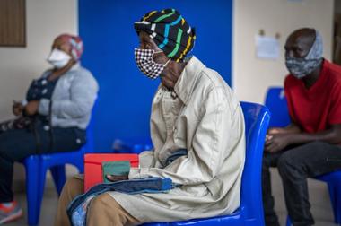 Vaccinul anticovid Pfizer protejează 70% împotriva cazurilor grave de infectare cu varianta omicron a SARS-Cov-2, arată un studiu sud-african