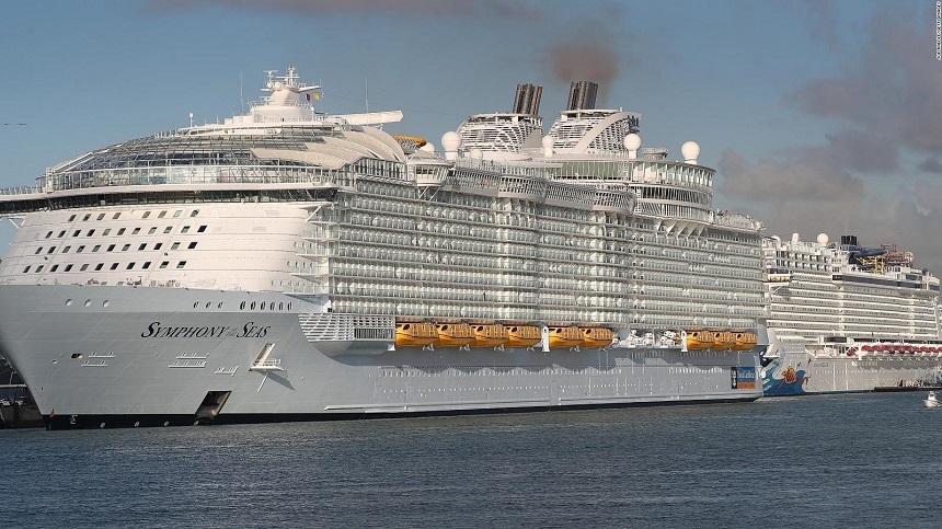 Royal Caribbean: 48 de pasageri ai navei de croazieră Symphony of the Seas, testaţi pozitiv pentru Covid-19