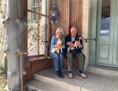 Prinţul Charles şi soţia lui vor petrece Crăciunului împreună cu regina Elizabeth II