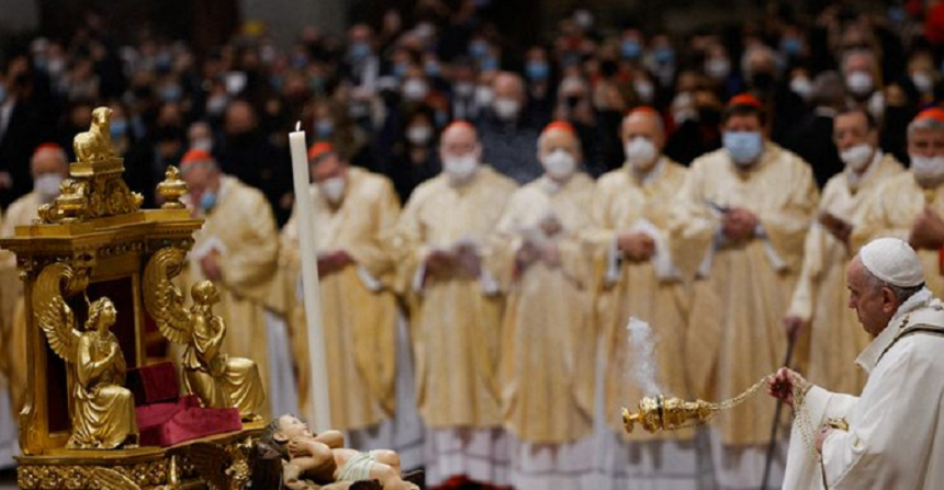 Papa Francisc îi îndeamnă pe credincioşi, în predica slujbei de Crăciun, ”să redescopere micile lucruri ale vieţii” 