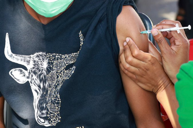 Eficienţa vaccinării cu un ”booster” Pfizer-BioNTech după o vaccinare completă cu acelaşi vaccin scade la 45% după zece săptămâni