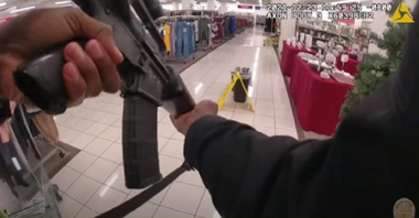 Poliţia din Los Angeles difuzează întregistrări video de la o intervenţie care a antrenat moartea unei adolescente, ucisă de un glonţ rătăcit