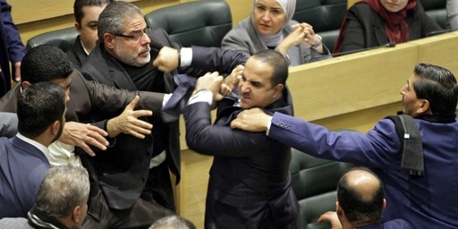 Deputaţii iordanieni s-au luat marţi la pumni în Parlament, în urma escaladării unei dispute verbale