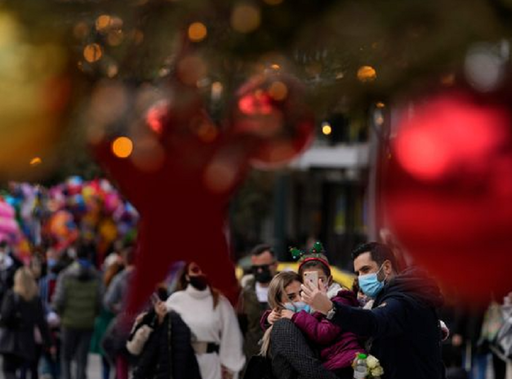 Bilanţul zilnic covid-19 depăşeşte pragul de un milion de cazuri în lume înainte de festivităţile de Anul Nou, afectate din nou de pandemie