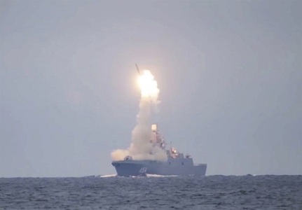 Rusia a testat noi rachete hipersonice Zircon de pe o fregată şi un submarin