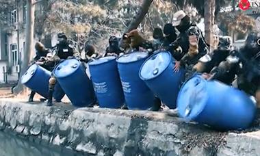 Afganistan: Mii de litri de alcool de contrabandă, deversaţi într-un canal - VIDEO