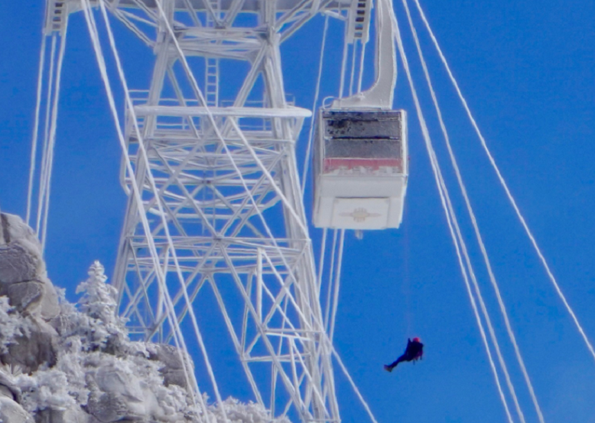 Douăzeci şi una de persoane au petrecut Revelionul blocate în telecabine. pe Sandia Peak Tramway, în New Mexico