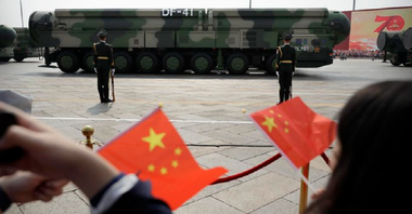 China îndeamnă Rusia şi SUA să-şi reducă arsenalele nucleare şi anunţă că va continua să-şi modernizeze propriul arsenal nuclear