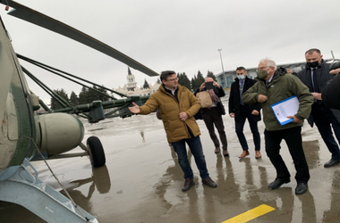 Josep Borrell promite, pe linia frontului, în Donbas, ”susţinerea deplină” a Ucrainei de către UE