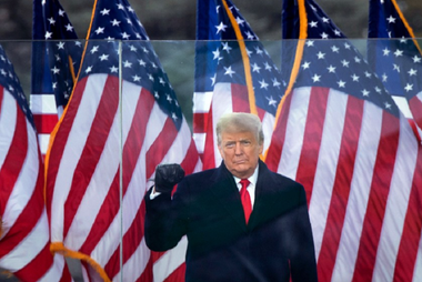 Donald Trump se răzgândeşte, îşi anulează conferinţa de presă la un an de la asaltul sângeros de la Capitoliu şi denunţă ”crima secolului” şi ”fake news”