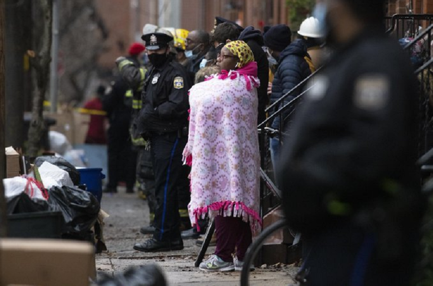 Cel puţin 13 morţi, inclusiv şapte copii, într-un incendiu într-un imobil din cartierul Fairmont, în care se află muzeele din Philadelphia