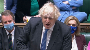 Boris Johnson anulează testele covid-19 la intrarea în Anglia şi autoizolarea după intrarea pe teritoriul englez; un britanic din 20, bolnav de covid-19 în ultima săptămână din 2021, anunţă Oficiul britanic de statistică