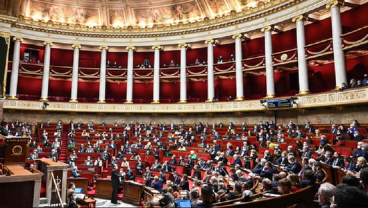 Un proiect de lege privind transformarea certificatului sanitar în certificat de vaccinare, adoptat în prima lectură în Adunarea Naţională franceză