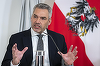 Cancelarul austriac Karl Nehammer, vaccinat complet şi cu un ”booster” anticovid, testat pozitiv covid-19, s-ar fi infectat de la un membru al echipei sale de protecţie