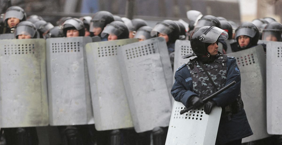 Autorităţile din Kazahstan au declarat că situaţia se stabilizează după cele mai grave tulburări politice din ultimii 30 de ani