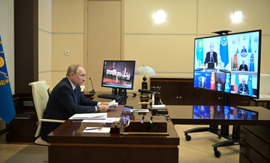 Forţele ruse urmează să se retragă după ce-şi încheie misiunea în Kazahstan, victima ”terorismului internaţional”, anunţă Putin, care avertizează că va împiedica orice ”revoluţii colorate” în fosta URSS