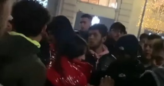 Optsprezece tineri, suspectaţi de agresiuni sexuale în grup de Revelion, în Piazza del Duomo din Milano, identificaţi de poliţie
