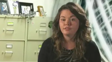 O profesoară texană, Sarah Beam, anchetată penal după ce-şi închide fiul minor pozitiv covid-19 în portbagajul maşinii, pentru a-l duce la un stadion să-l testeze din nou
