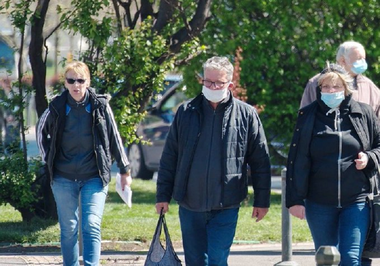 Grecii nevaccinaţi în vârstă de peste 60 de ani, amendaţi începând de duminică cu 100 de euro pe lună atât timp cât nu se vaccinează; mai puţin de 20% dintre cazurile de contaminare, cu varianta indiană