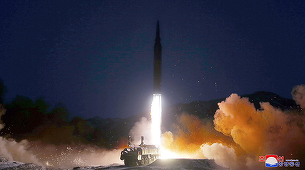 Coreea de Nord a lansat două rachete cu rază scurtă de acţiune dintr-un tren - VIDEO - 