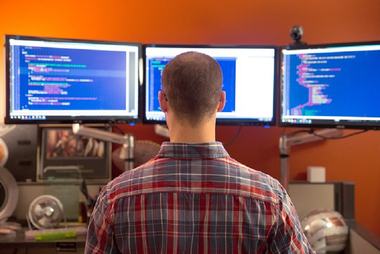 Atacul cibernetic din Ucraina ar putea lăsa inoperabile site-uri guvernamentale, estimează Microsoft; Kremlinul dezminte orice rol al Rusiei în atacul care-i este atribuit de către Kiev