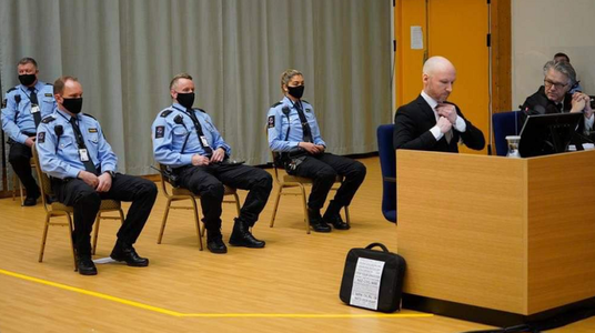 Anders Behring Breivik cere să fe eliberat la zece ani de la măcelul de pe Insula Utøya
