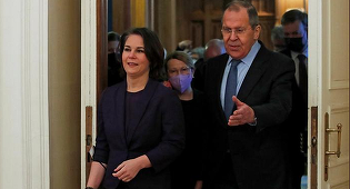 Moscova aşteaptă răspunsuri americane ”pentru a continua negocieri” privind criza geopolitică ce ameninţă să degenereze într-un război în Ucraina, anunţă Serghei Lavrov într-o întâlnire cu Annalena Baerbock