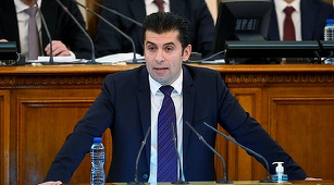 Premierul bulgar Kiril Petkov respinge în Parlament cererea Rusiei de retragere a trupelor NATO din Bulgaria şi România şi îndeamnă Moscova la o dezescaladare în criza ucraineană