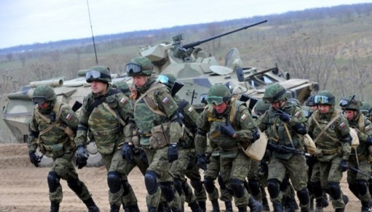 Rusia lansează manevre militare ”interarme” în sud şi în Crimeea, la care participă 6.000 de oameni, avioane de vânătoare şi bombardiere