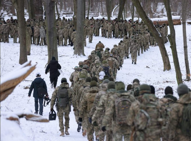 Canada retrage familiile personalului diplomatic de la Kiev