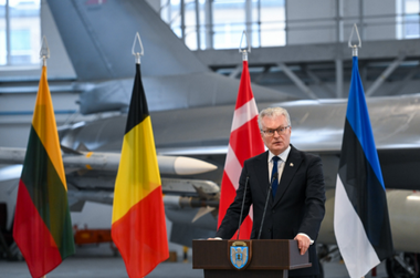 Patru avioane daneze de vânătoare de tip F-16 sosesc în Lituania, în vederea unei consolidări a securtăţii în regiune, după ce SUA trimit şase avioane de vânătoare în Estonia