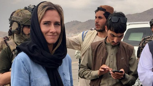 Jurnalista neozeelandeză Charlotte Bellis, primită de către talibani la Kabul să nască, după ce nu se poate întoarce în Noua Zeelandă din cauza restricţiilor dure anticovid