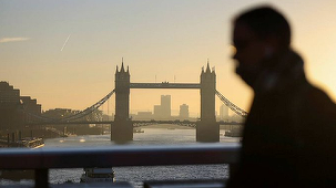 Parlamentul britanic urmează să ancheteze cu privire la ”bani murdari” care trec frontiera Regatului Unit, după ce Londra este criticată că primeşte fonduri ruseşti îndoielnice pe pieţele britanice financiară şi imobiliară