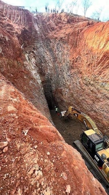 Maroc: Eforturi disperate pentru salvarea lui Rayan, un băieţel de 5 ani, căzut într-un puţ adânc în urmă cu cinci zile