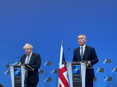 Desfăşurarea militară rusă constituie un ”moment periculos” la adresa securităţii Europei, avertizează Stoltenberg; constituirea unui grup tactic în România, în regiunea Mării Negre, discutat săptămâna viitoare; Lavrov, invitat la un Consiliu NATO-Rusia