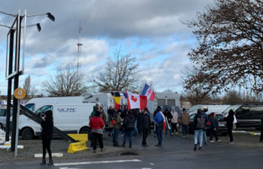 Poliţia belgiană filtrează accesul în Bruxelles şi blochează zeci de vehicule din convoaie ale ”libertăţii” ale opozanţilor restricţiilor anticovid